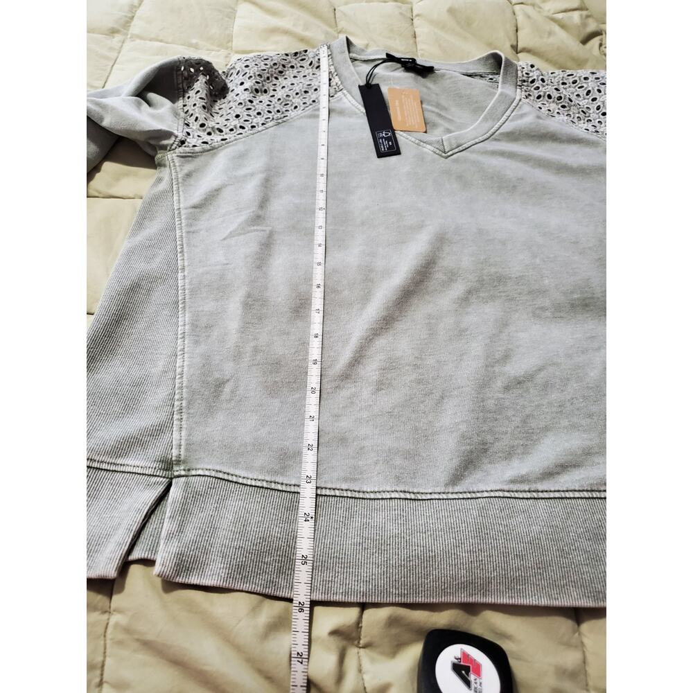 Jane & Delancey Womens Large Sage Green Sweatshirt Eyelet Lace Trim V Neck NWT - Picture 5 of 11